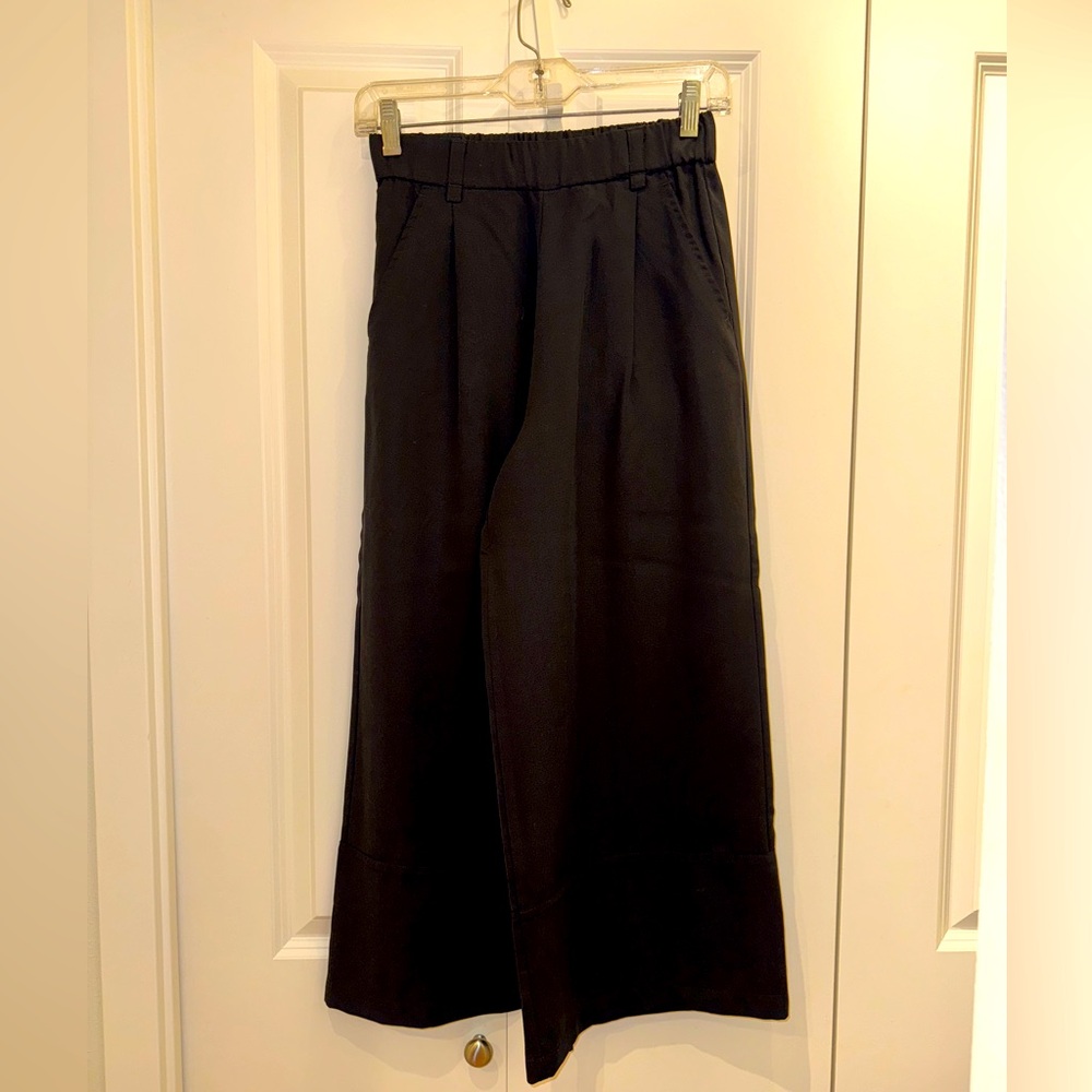Pleasants 100% silk, wide leg, elastic waist, cropped trousers, black